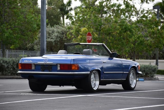 Mercedes-Benz-300-Series-1983-Convertible-2