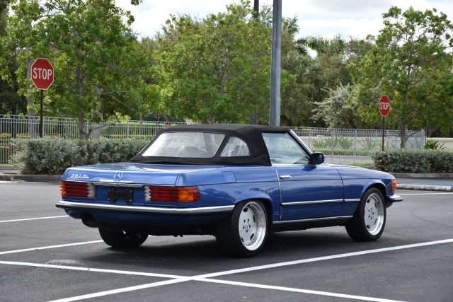 Mercedes-Benz-300-Series-1983-Convertible-22