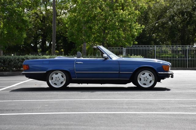 Mercedes-Benz-300-Series-1983-Convertible-4