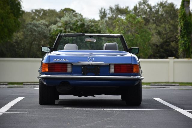 Mercedes-Benz-300-Series-1983-Convertible-7