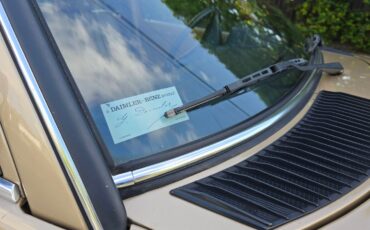 Mercedes-Benz-300-Series-1984-Sedan-18
