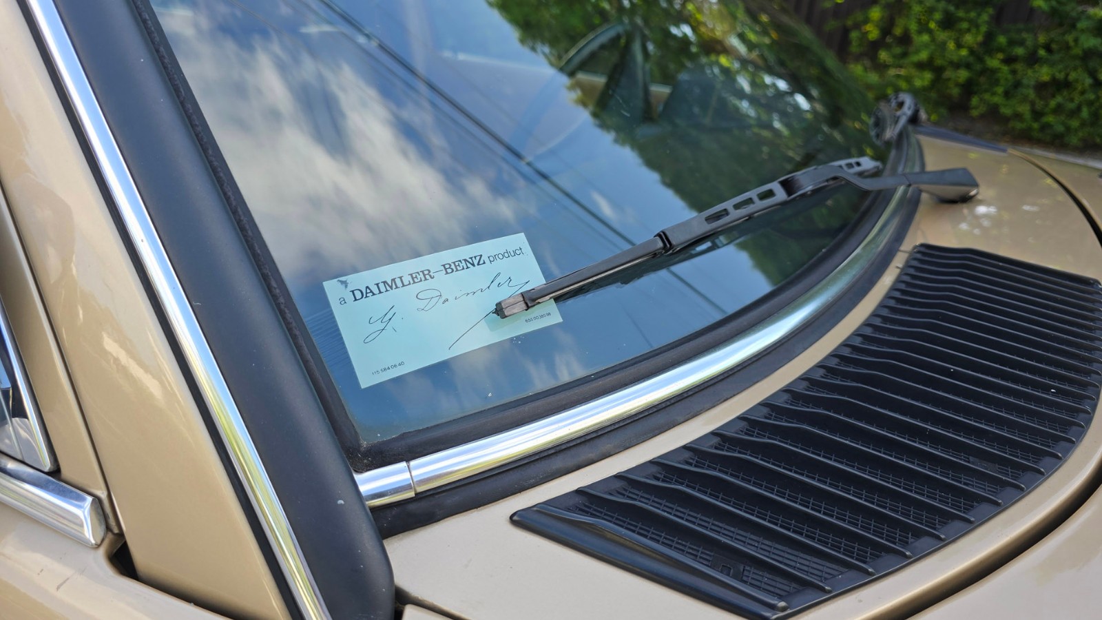Mercedes-Benz-300-Series-1984-Sedan-18