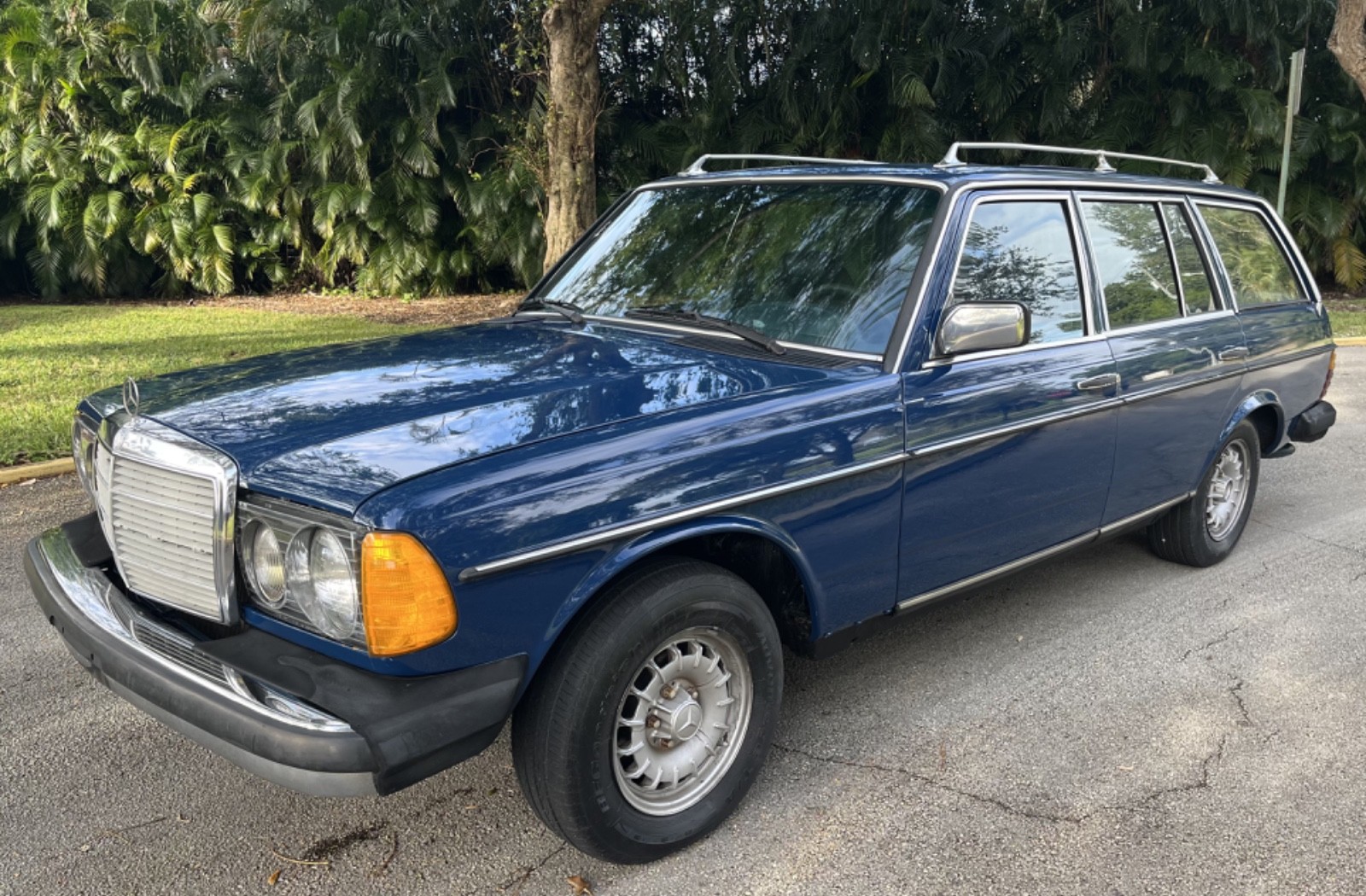 Mercedes-Benz 300-Series 1984 Wagon