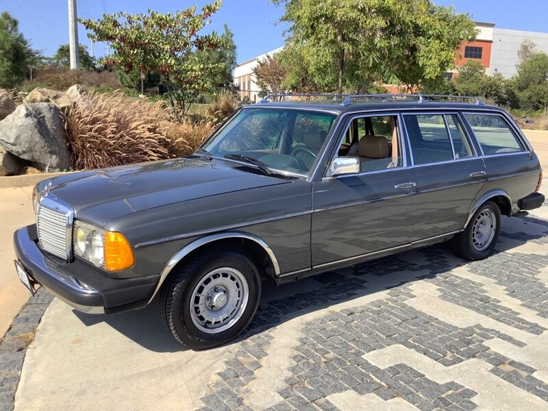 Mercedes-Benz 300-Series 1985 Wagon
