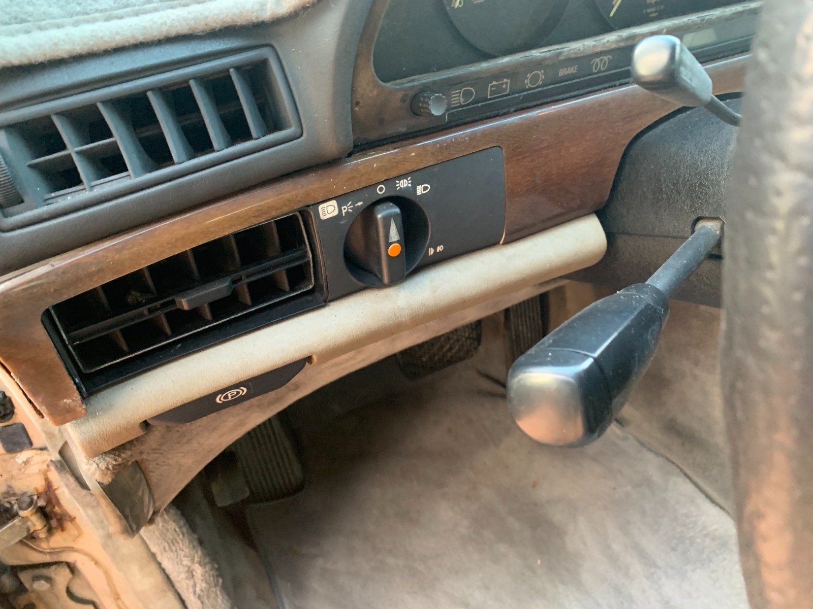 Mercedes-Benz-300SD-1985-Sedan-10