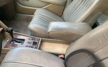 Mercedes-Benz-300SD-1985-Sedan-12