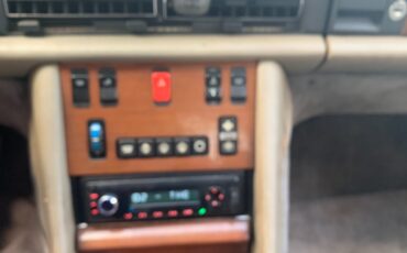 Mercedes-Benz-300SD-1985-Sedan-13