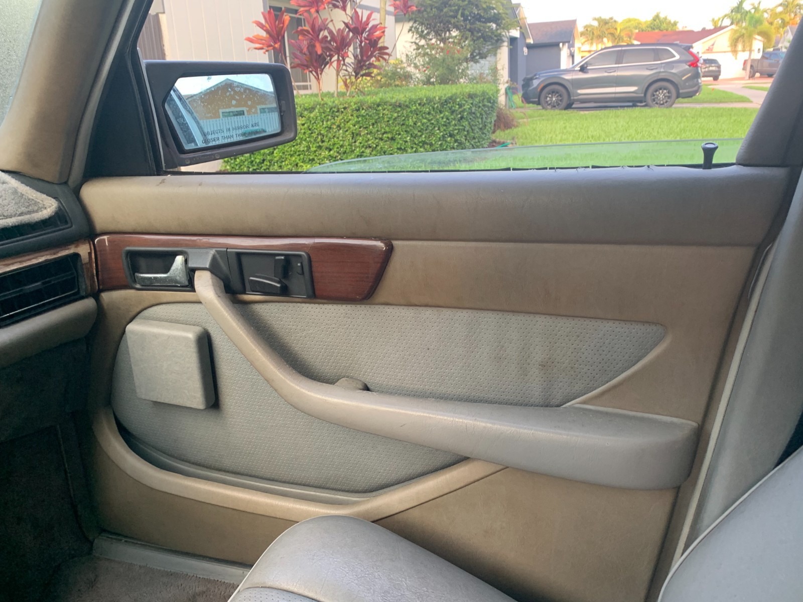 Mercedes-Benz-300SD-1985-Sedan-15