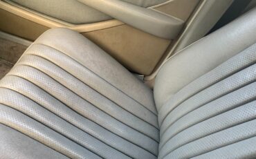 Mercedes-Benz-300SD-1985-Sedan-17