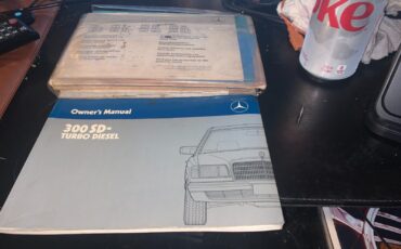 Mercedes-Benz-300SD-1985-Sedan-19