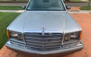 Mercedes-Benz-300SD-1985-Sedan-4