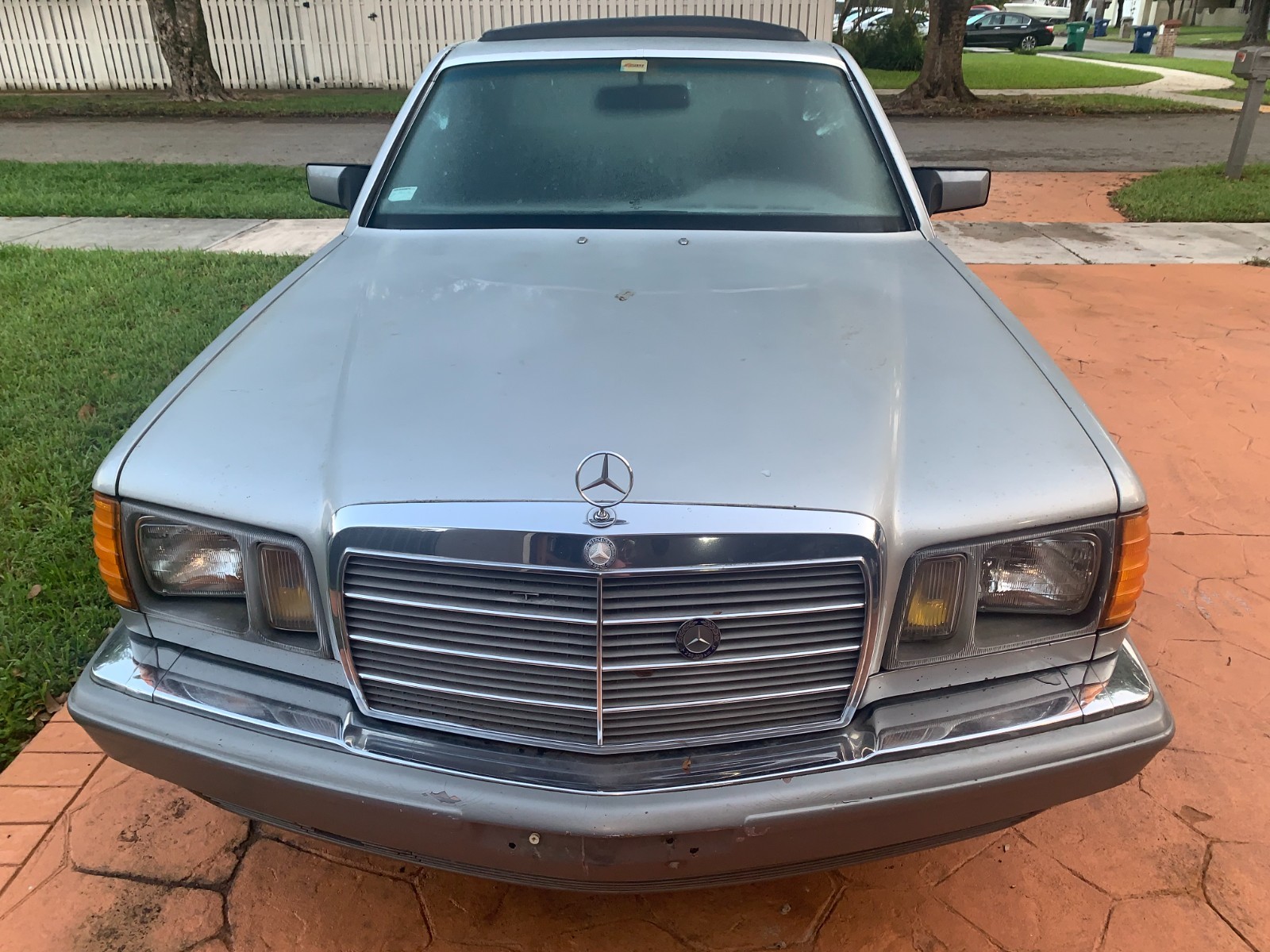 Mercedes-Benz-300SD-1985-Sedan-4