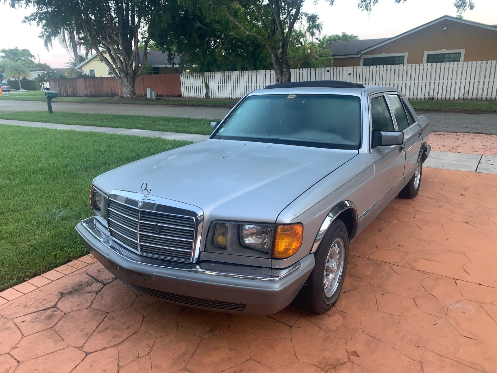 Mercedes-Benz 300SD 1985 Sedan