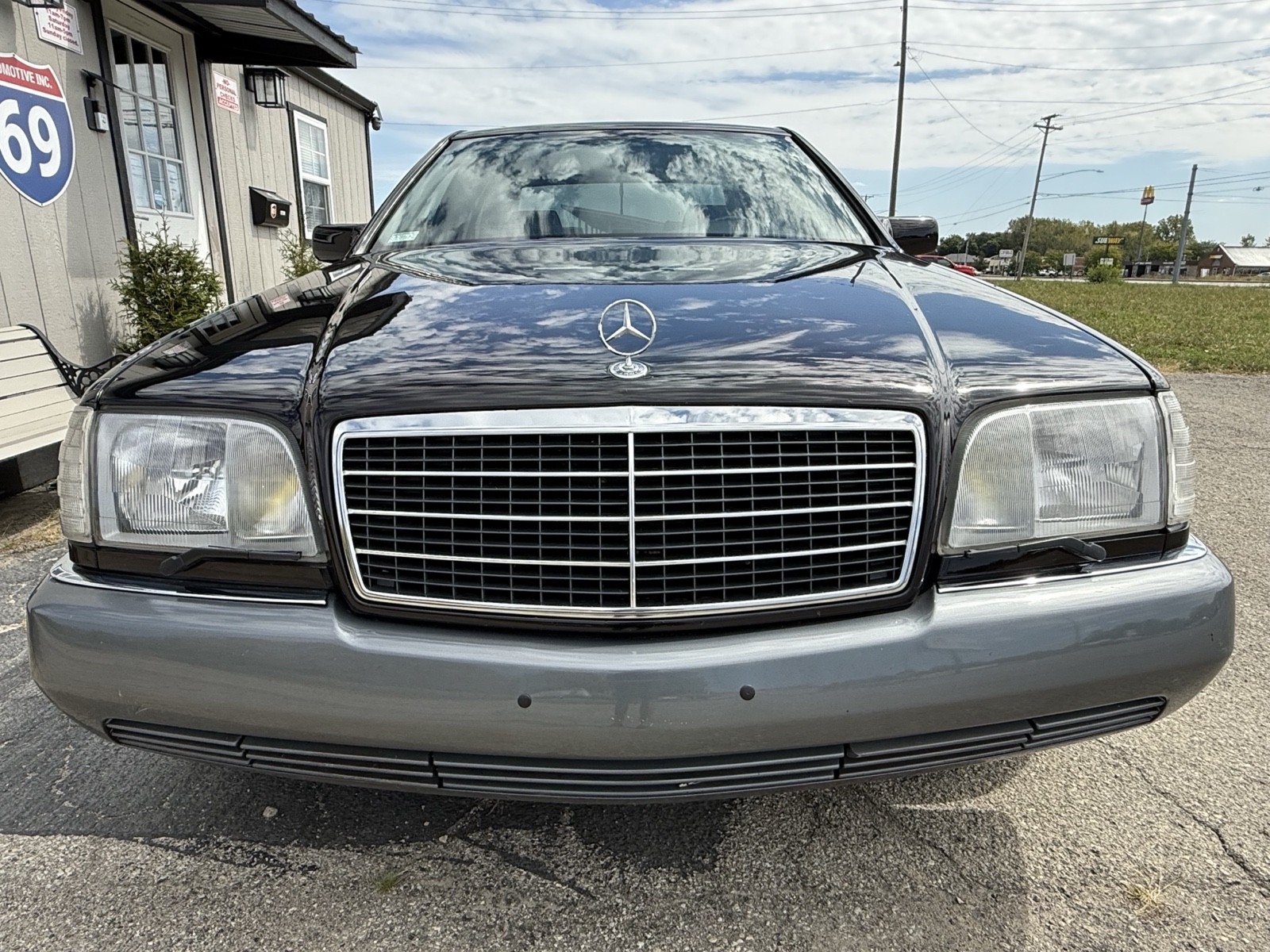 Mercedes-Benz-400-Series-1993-11
