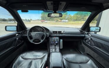 Mercedes-Benz-400-Series-1993-23