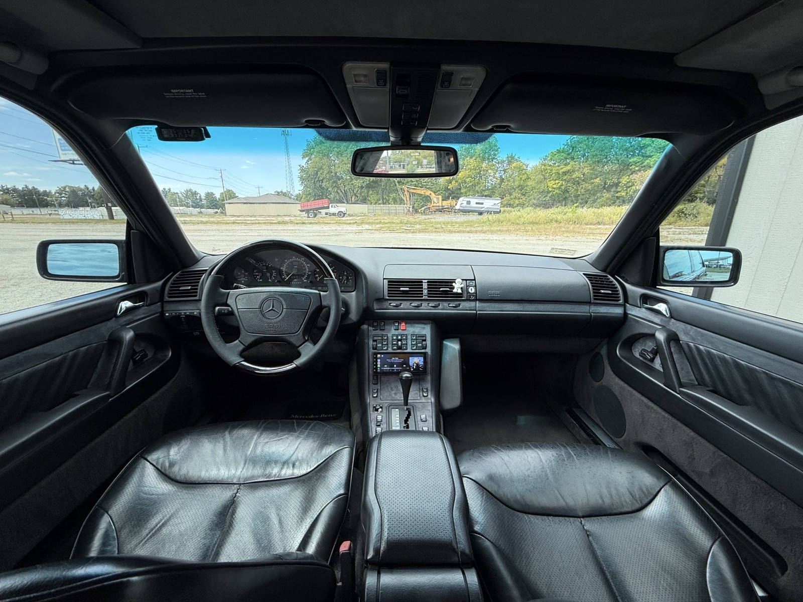 Mercedes-Benz-400-Series-1993-23