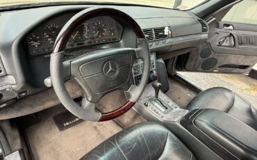 Mercedes-Benz-400-Series-1993-24