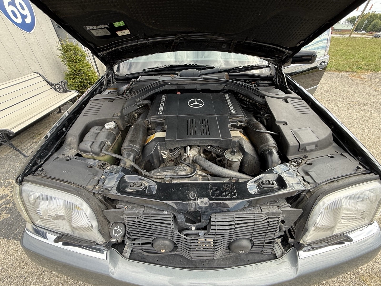 Mercedes-Benz-400-Series-1993-25