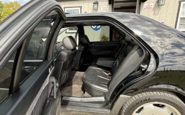 Mercedes-Benz-400-Series-1993-26