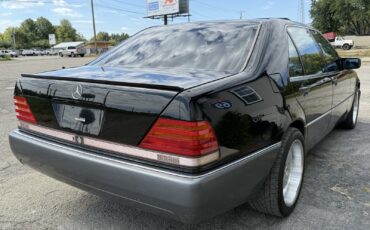 Mercedes-Benz-400-Series-1993-3