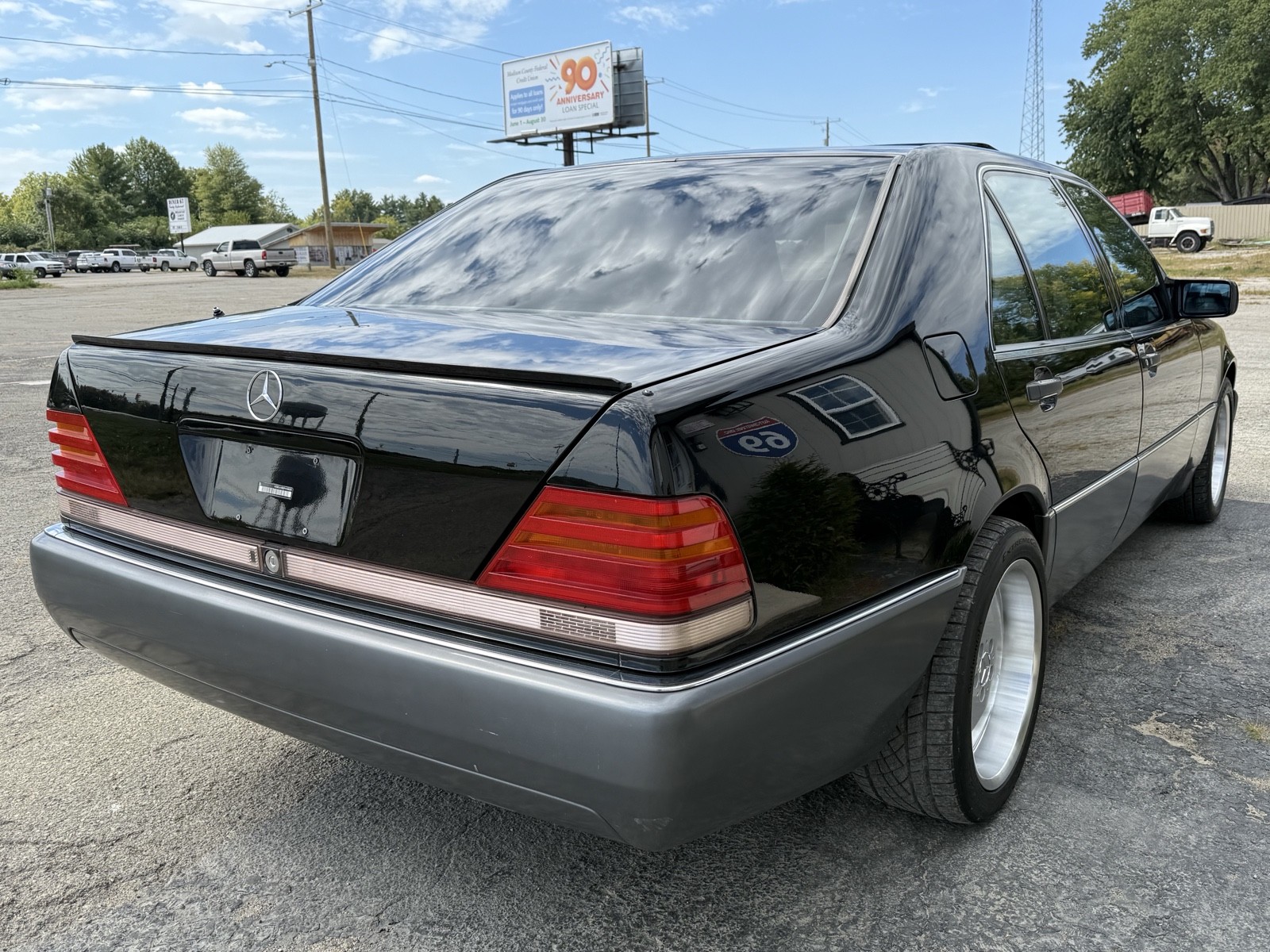 Mercedes-Benz-400-Series-1993-3