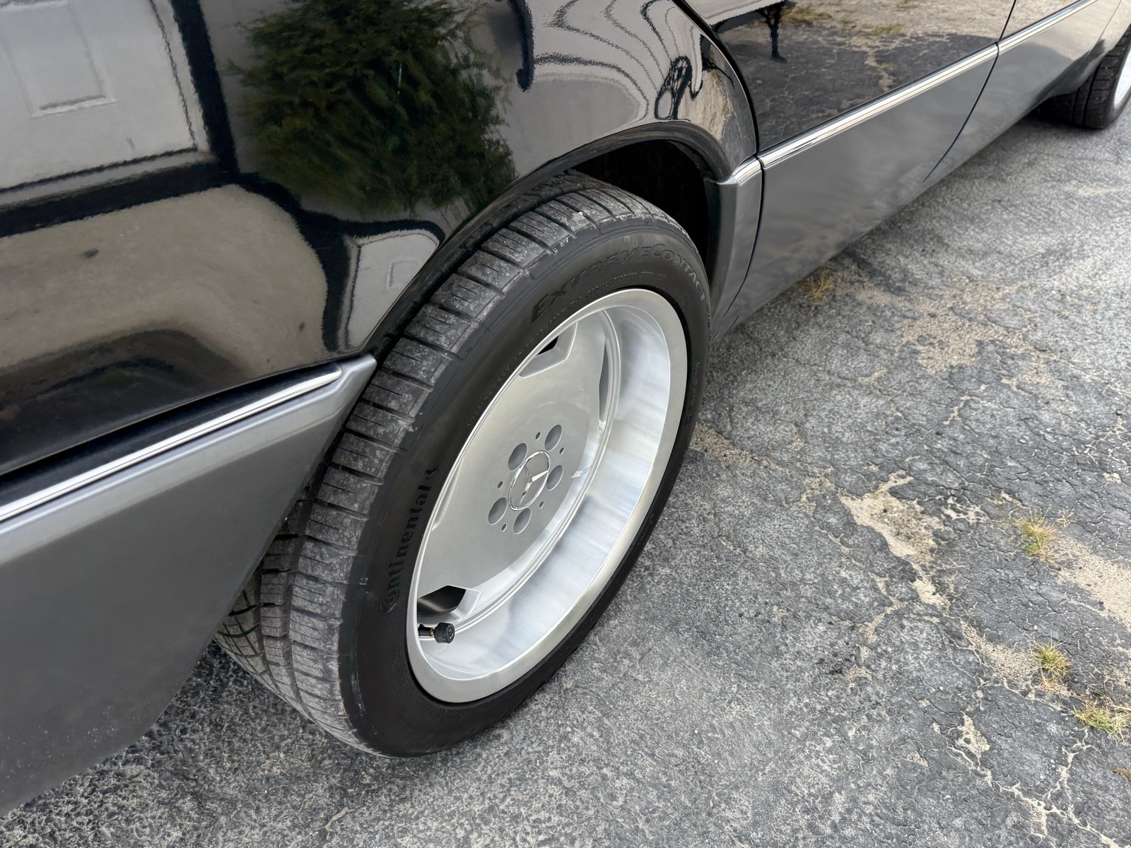 Mercedes-Benz-400-Series-1993-4