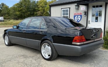Mercedes-Benz-400-Series-1993-7