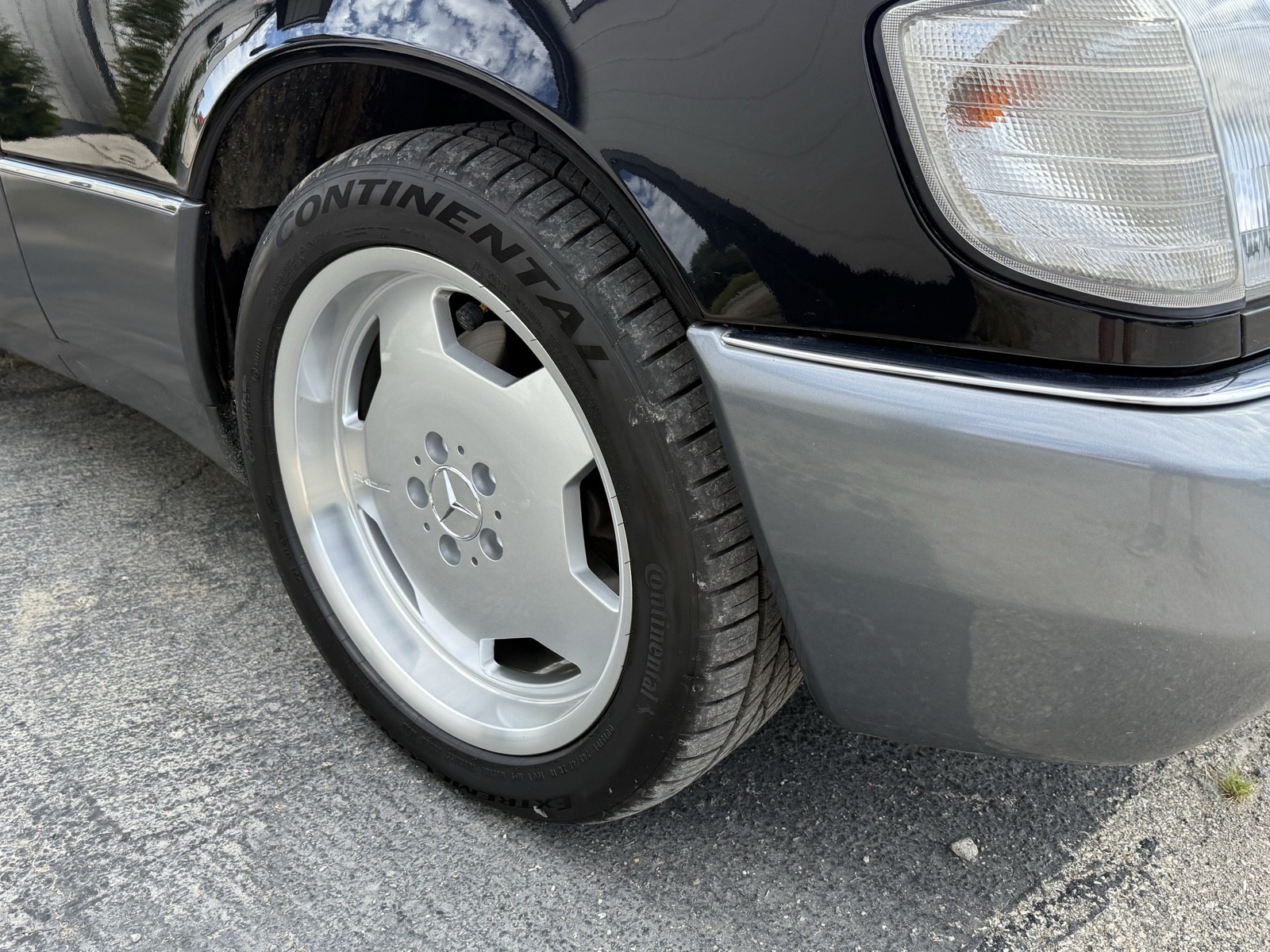 Mercedes-Benz-400-Series-1993-9