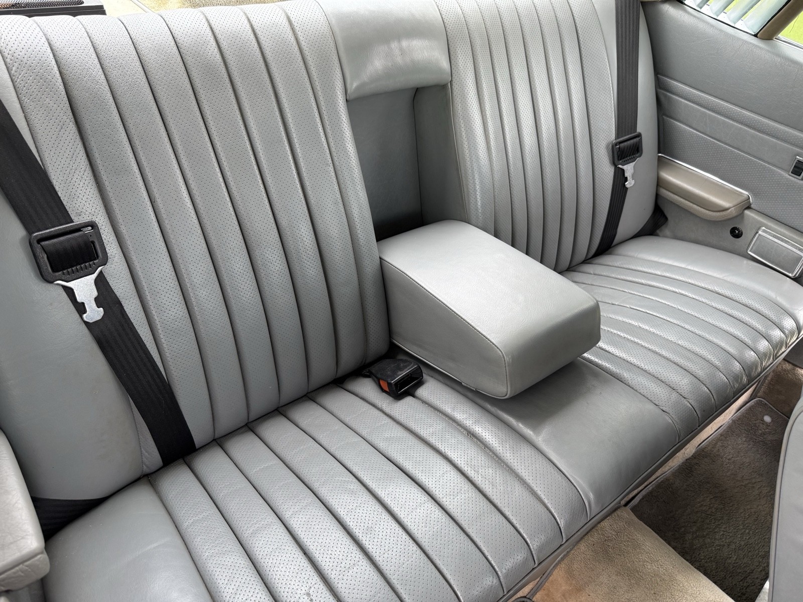 Mercedes-Benz-450-SLC-1980-28