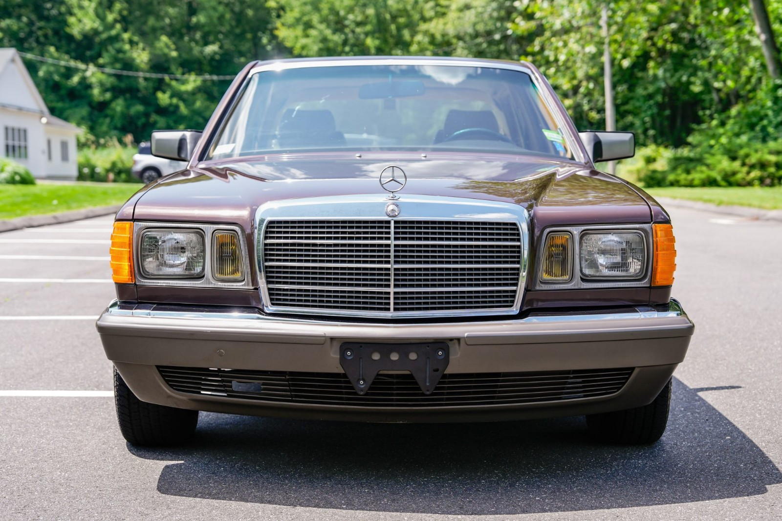 Mercedes-Benz 500-Series 1985 Sedan