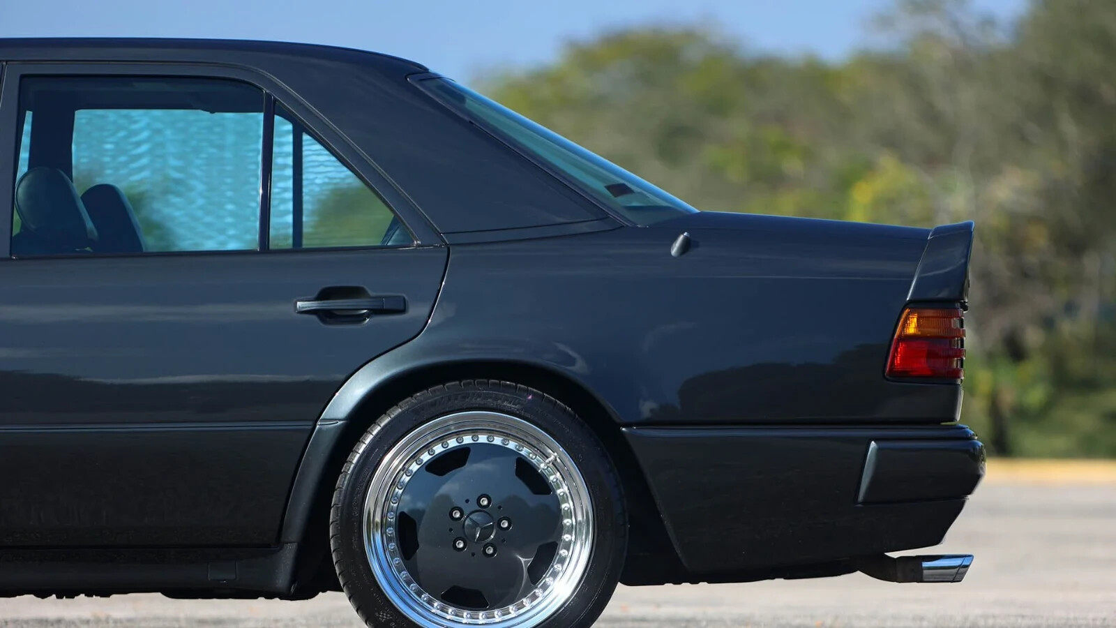 Mercedes-Benz-500-Series-1993-Sedan-19