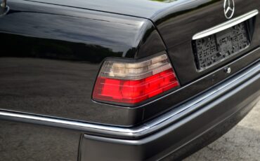 Mercedes-Benz-500-Series-1993-Sedan-22
