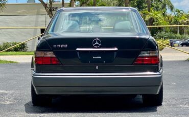 Mercedes-Benz-500-Series-1994-Sedan-3