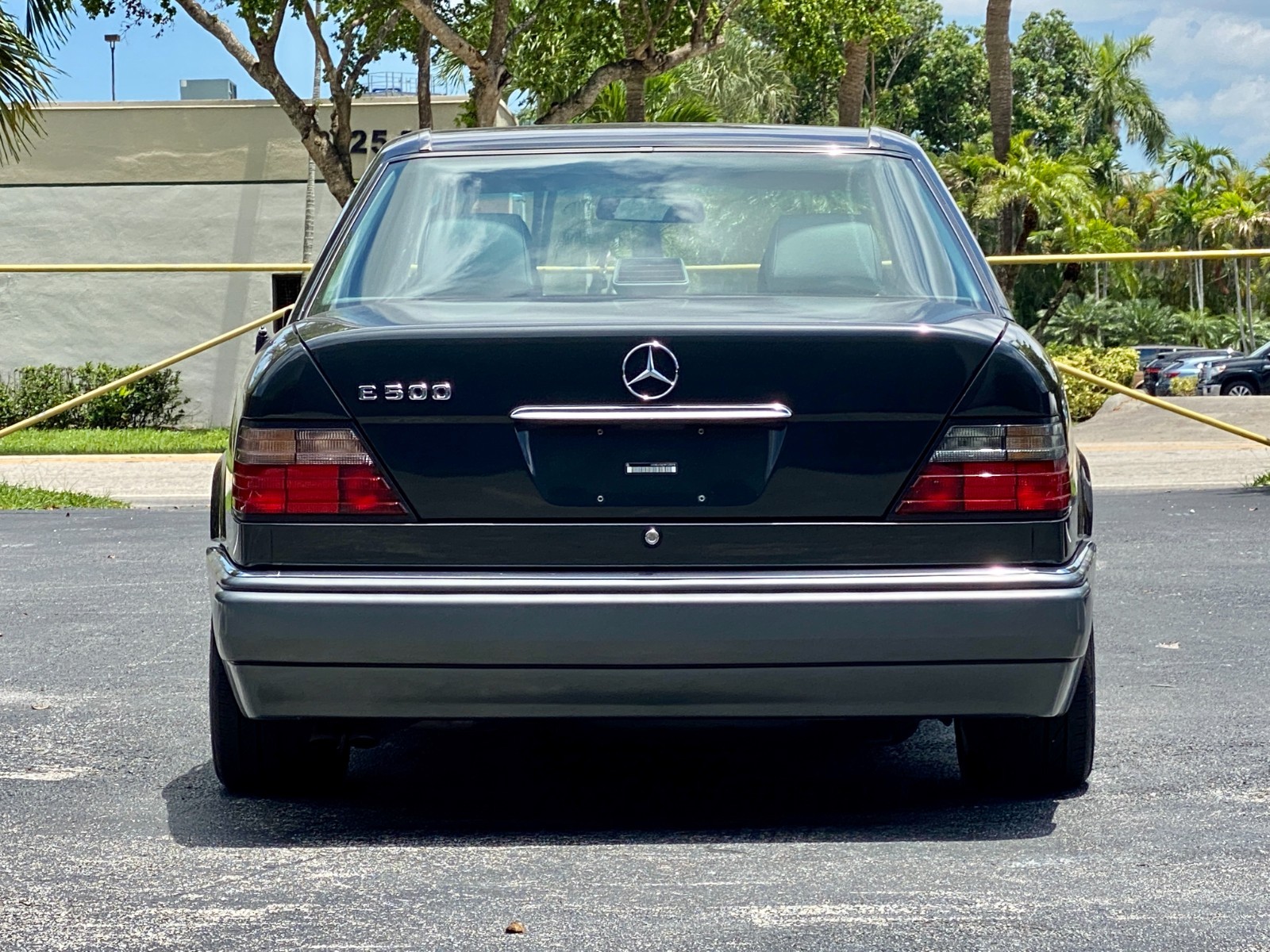 Mercedes-Benz-500-Series-1994-Sedan-3