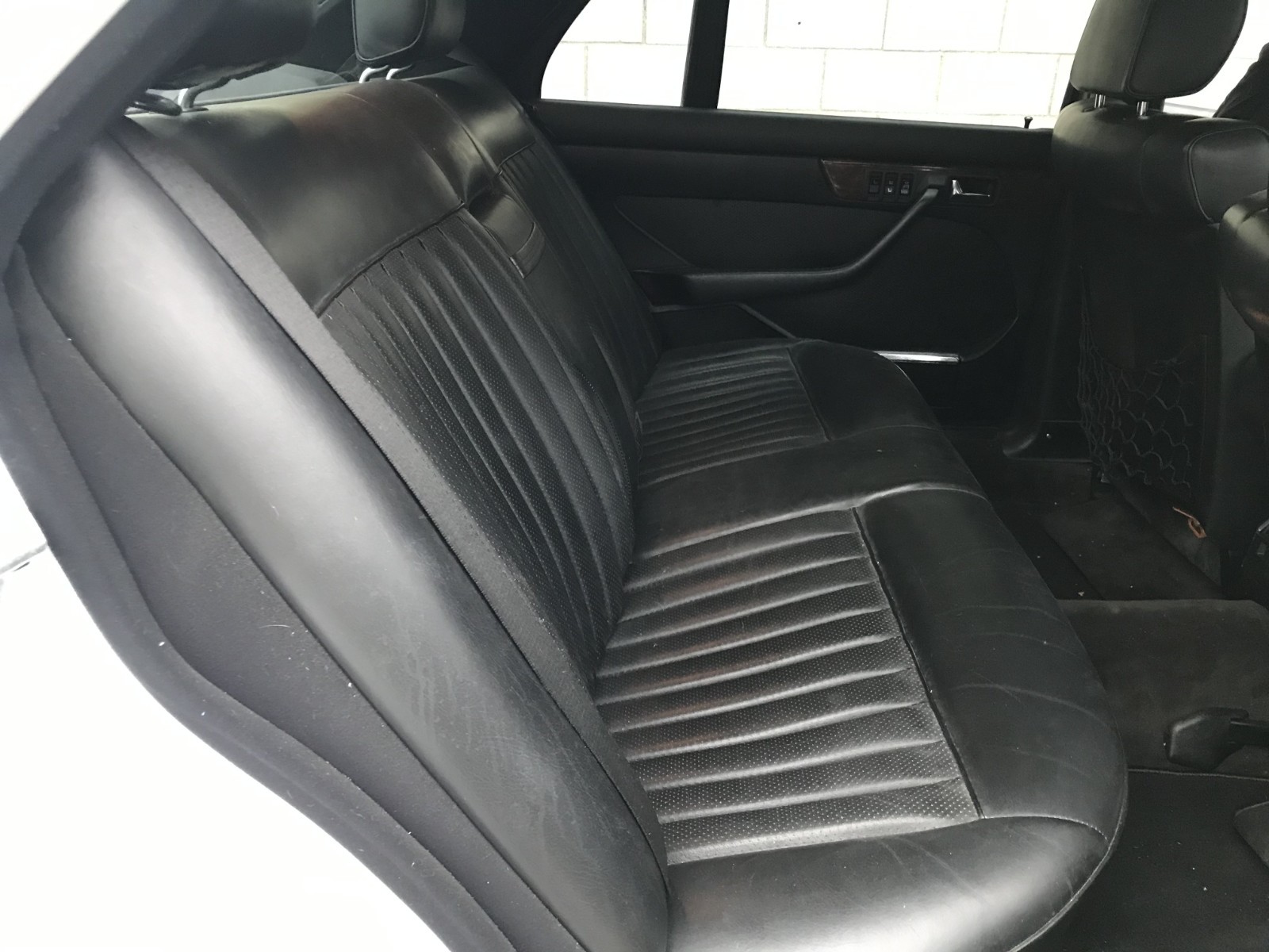 Mercedes-Benz-560SEL-1988-10