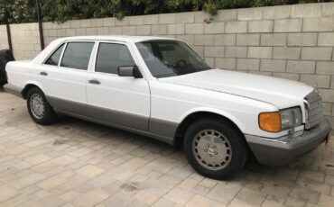 Mercedes-Benz-560SEL-1988
