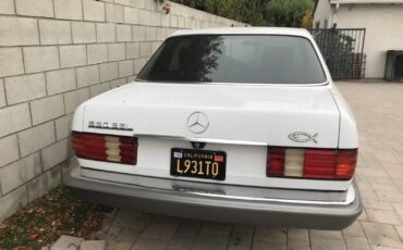 Mercedes-Benz-560SEL-1988-4
