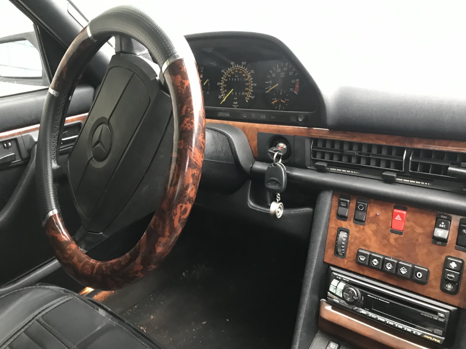 Mercedes-Benz-560SEL-1988-7