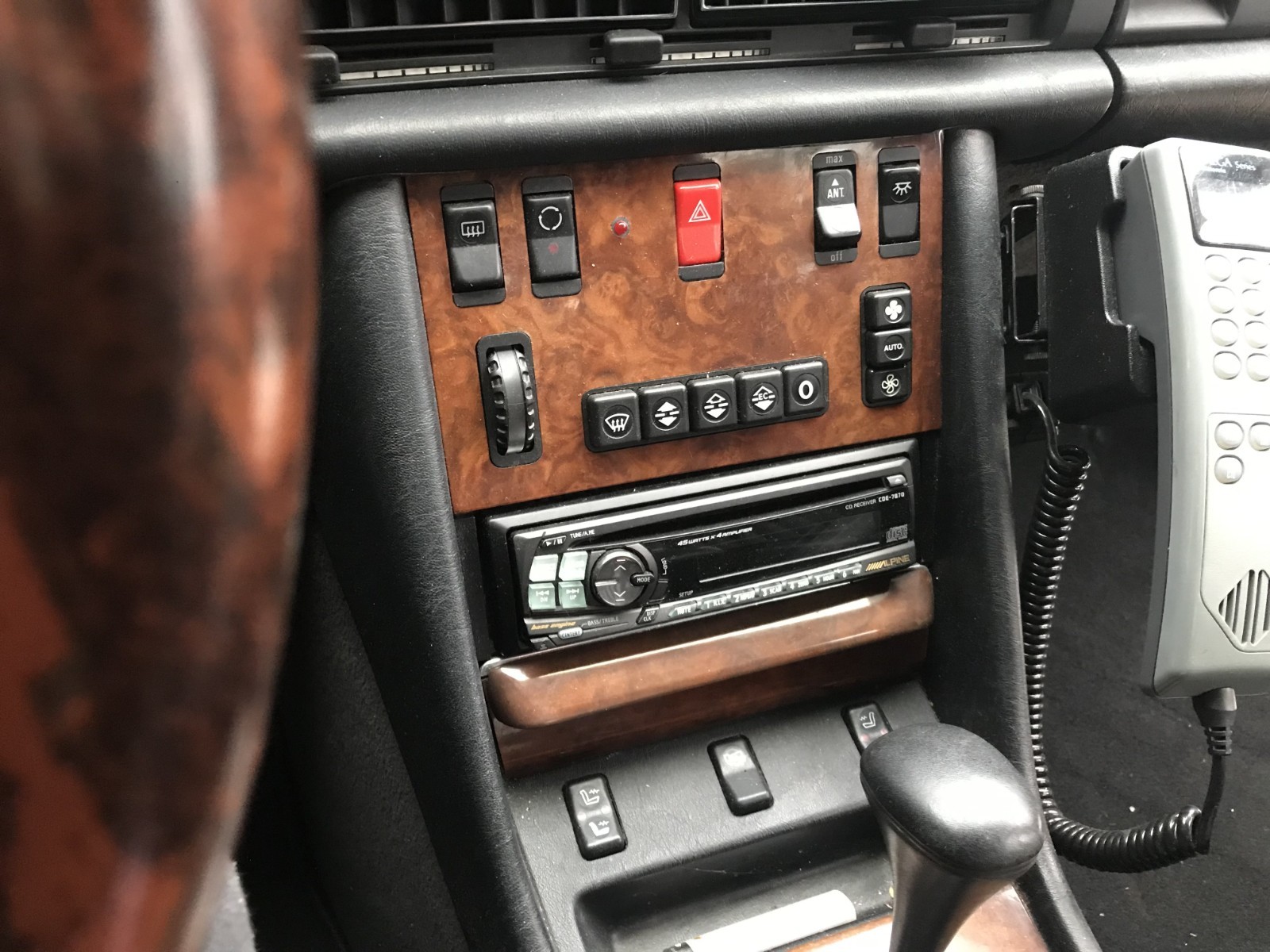Mercedes-Benz-560SEL-1988-9