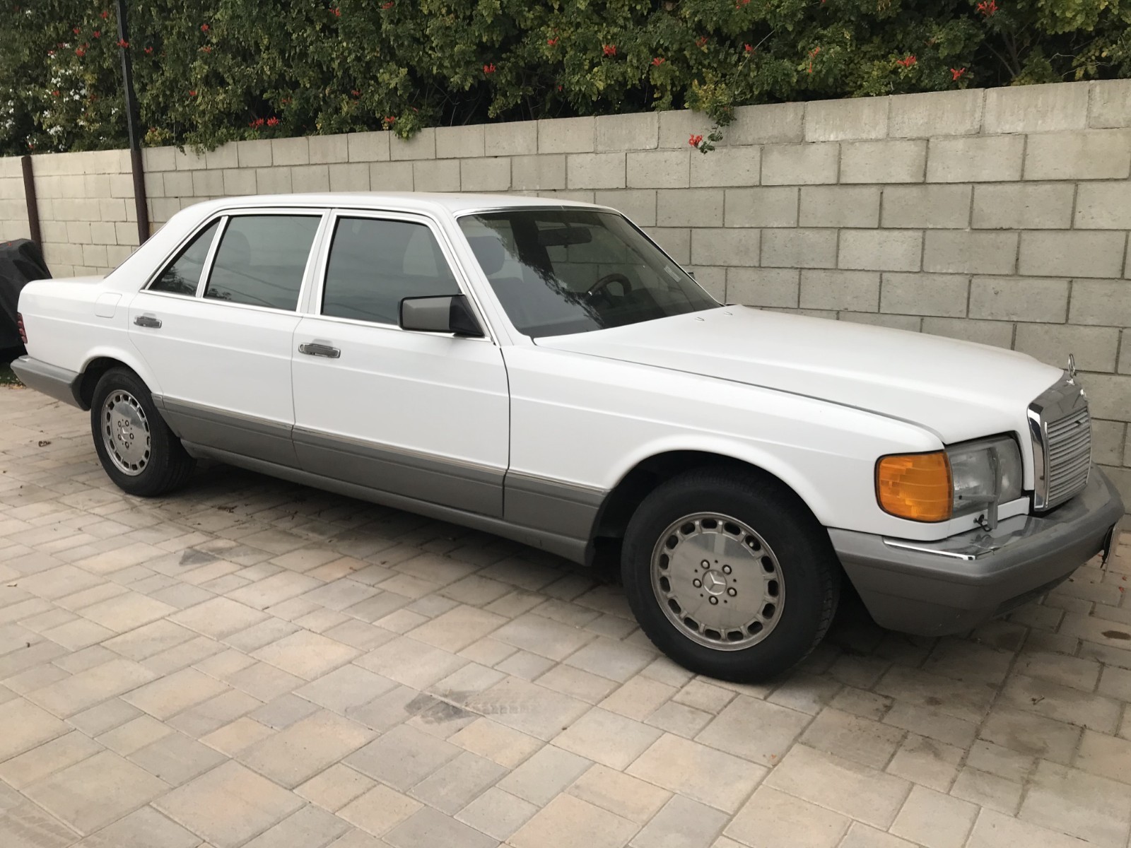 Mercedes-Benz 560SEL 1988