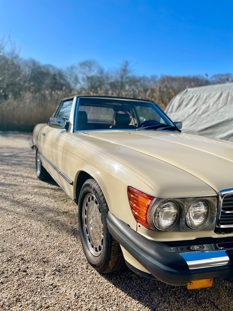 Mercedes-Benz-560SL-1989-Convertible-11
