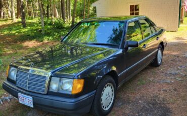 Mercedes-Benz-E-Class-1988-Sedan-1