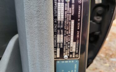 Mercedes-Benz-E-Class-1988-Sedan-20