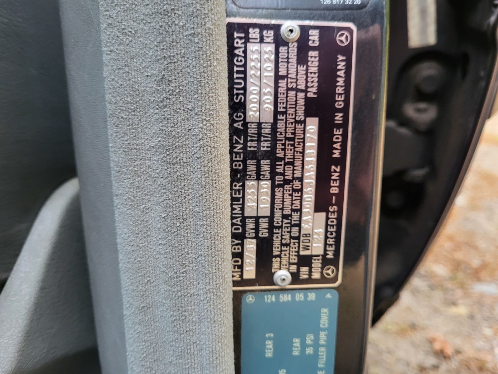 Mercedes-Benz-E-Class-1988-Sedan-20