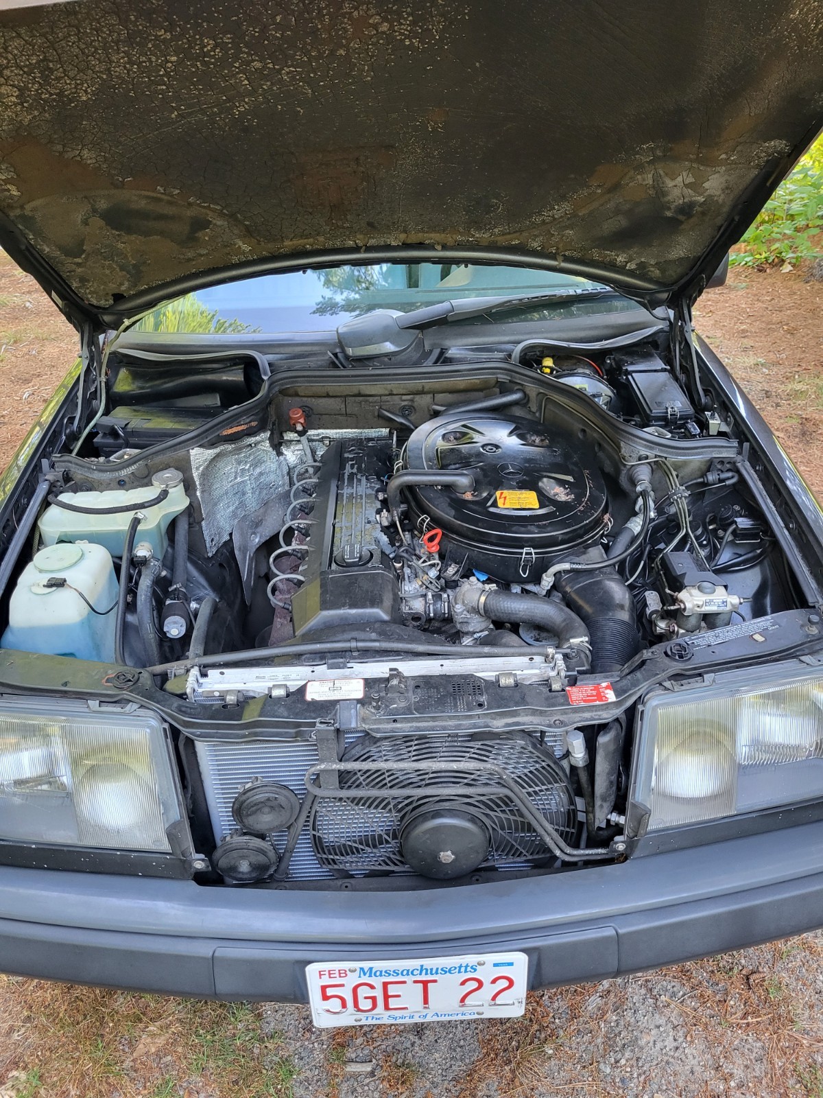 Mercedes-Benz-E-Class-1988-Sedan-23