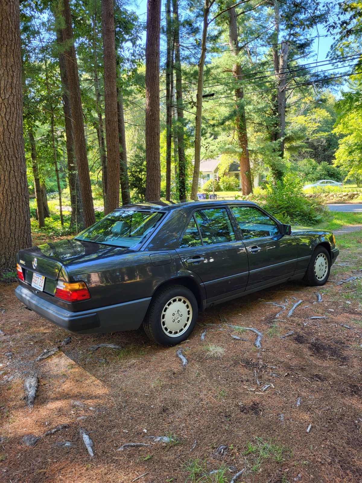 Mercedes-Benz-E-Class-1988-Sedan-3