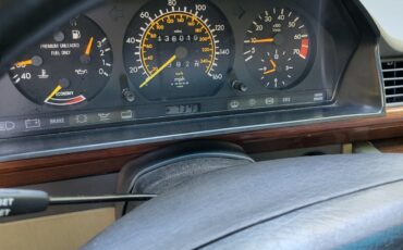 Mercedes-Benz-E-Class-1988-Sedan-6