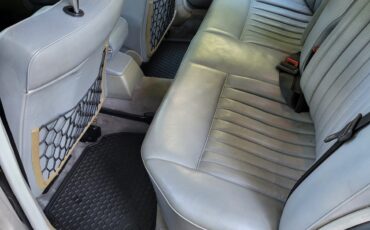 Mercedes-Benz-E-Class-1988-Sedan-8