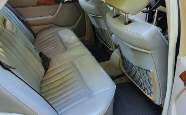 Mercedes-Benz-E-Class-1988-Sedan-9