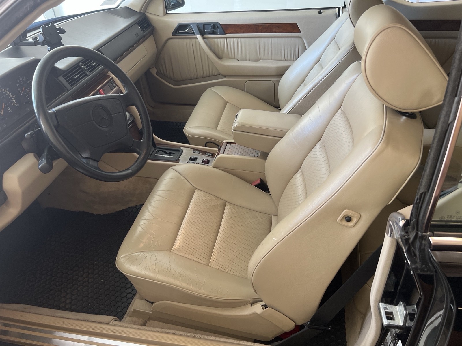 Mercedes-Benz-E-Class-1994-10